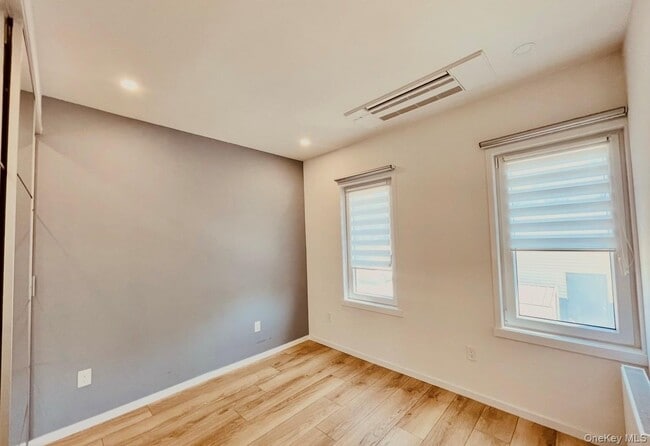 Building Photo - 71-53 69th Pl