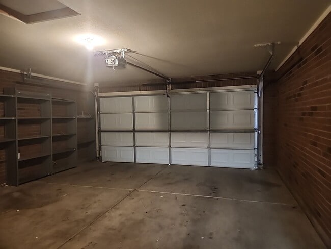 Building Photo - ?4 Bed / 2 Bath Single Level Gilbert Home with vaulted Ceilings *New Paint*?