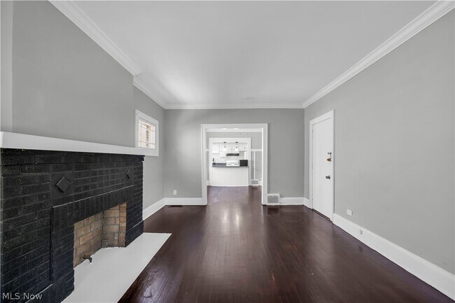 Building Photo - 1353 Phelps Ave