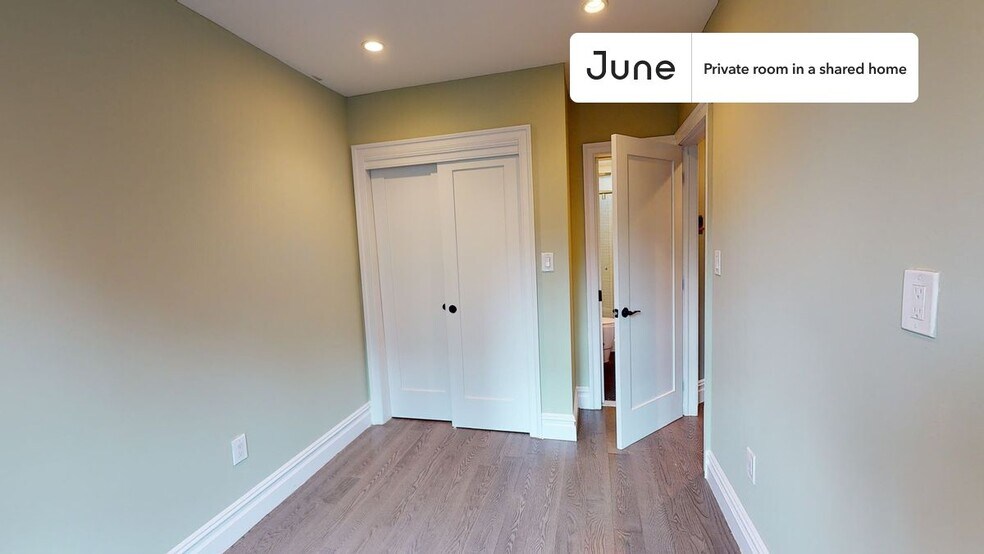 Building Photo - Room in Shared 3 bed/2 bath home