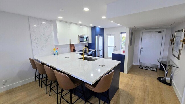 Primary Photo - 3150 N Course Ln