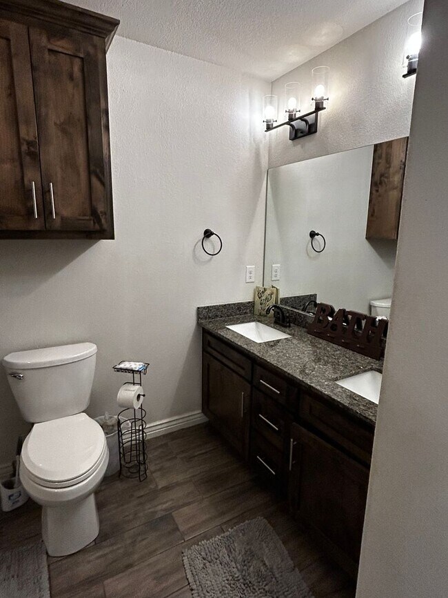 Building Photo - Water Included - Newer 2 Bedroom 1.5 Bathroom Town Home Now Pre-leasing with Upcoming move in!!!!