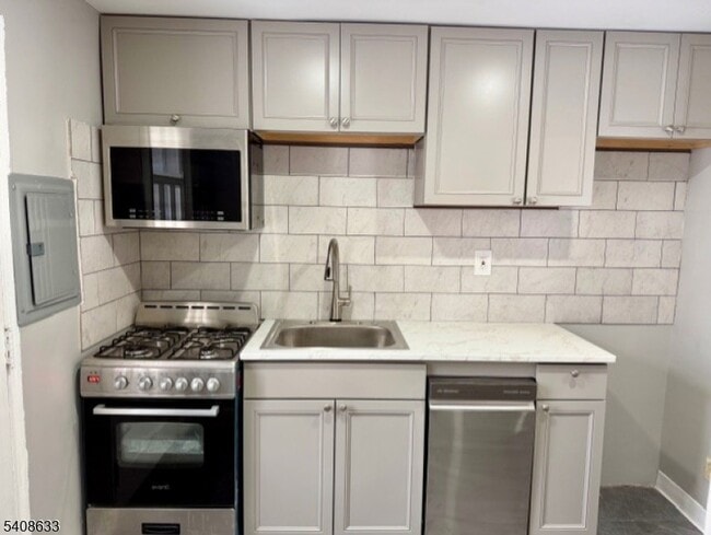 Building Photo - 10 Beech Spring Dr