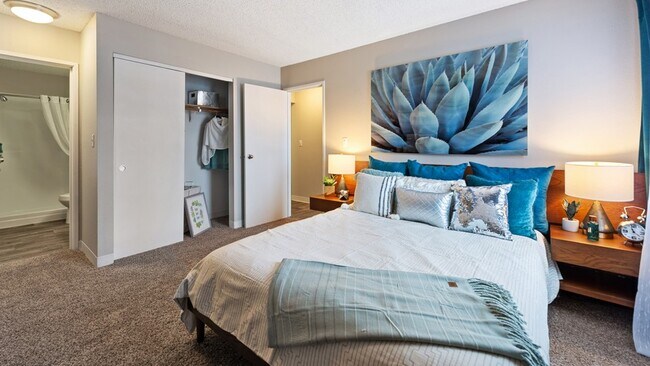 Building Photo - ReNew at Neill Lake