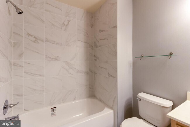 Building Photo - 43147 Huntsman Square