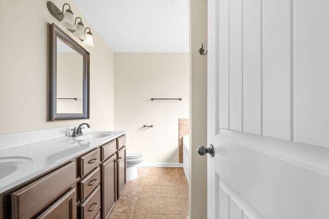 Building Photo - Pet Friendly Four Bedroom with Bonus!