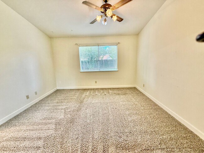 Building Photo - Nice home available immediately