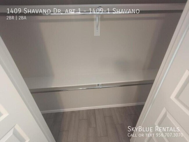 Building Photo - 1409 Shavano Dr