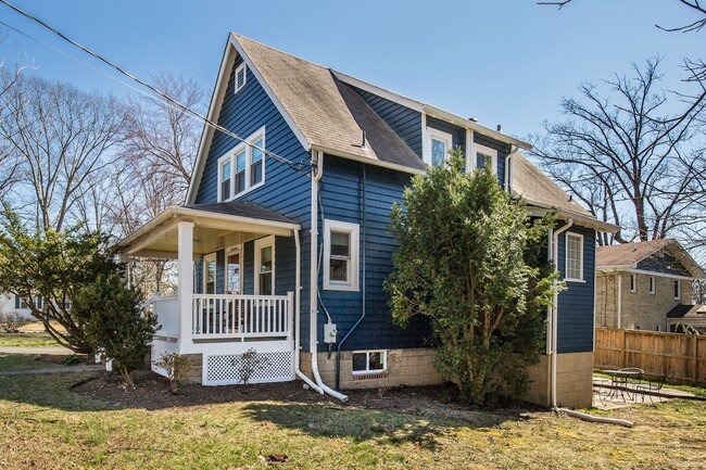 Full-size porch + side yard are extra bonuses! - 4604 4th St S