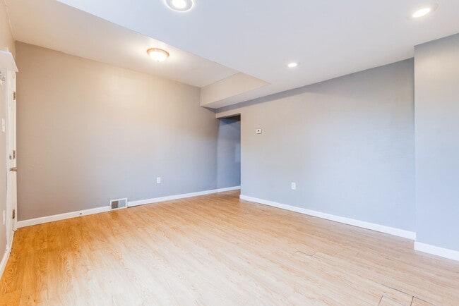 Building Photo - Available MAY 2026  - Private 2 Bedroom Home w/ Large Deck!