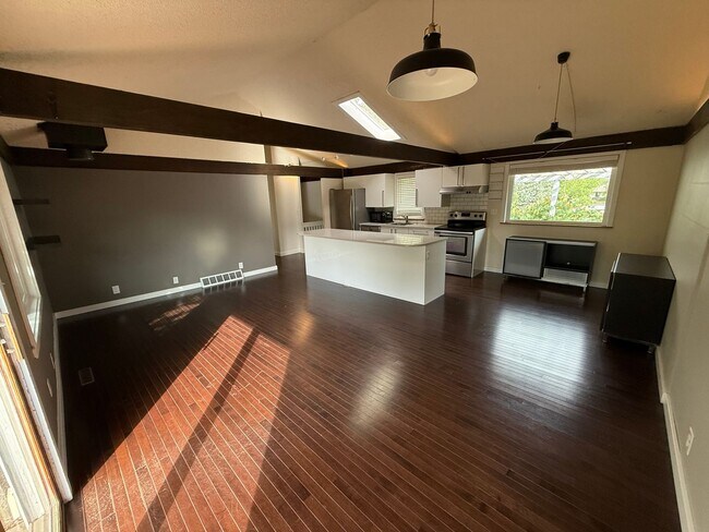 Building Photo - July 2026!!! Great house in S Boulder on q...