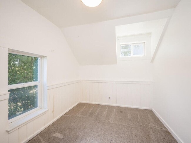 Building Photo - Cute, classic 3/2 home- westside Paso Robles