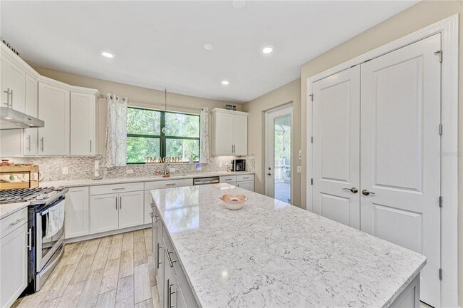 Building Photo - 17002 Hampton Falls Terrace