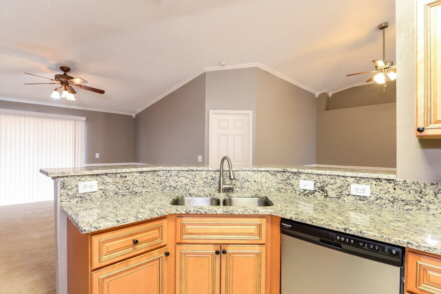 Building Photo - 12934 Lake Vista Dr