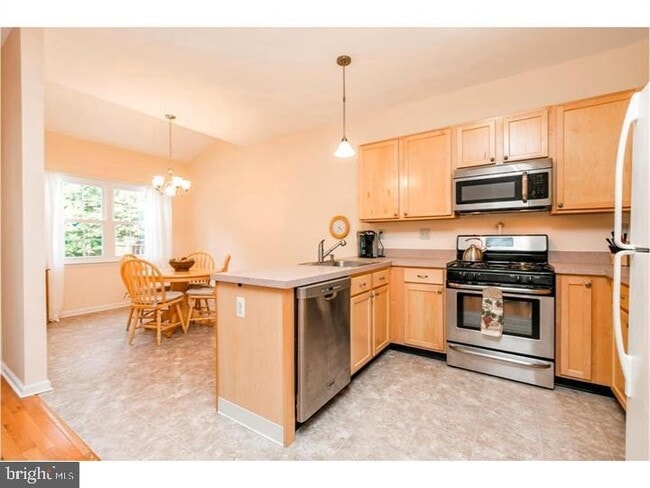 Building Photo - 556 Cork Cir