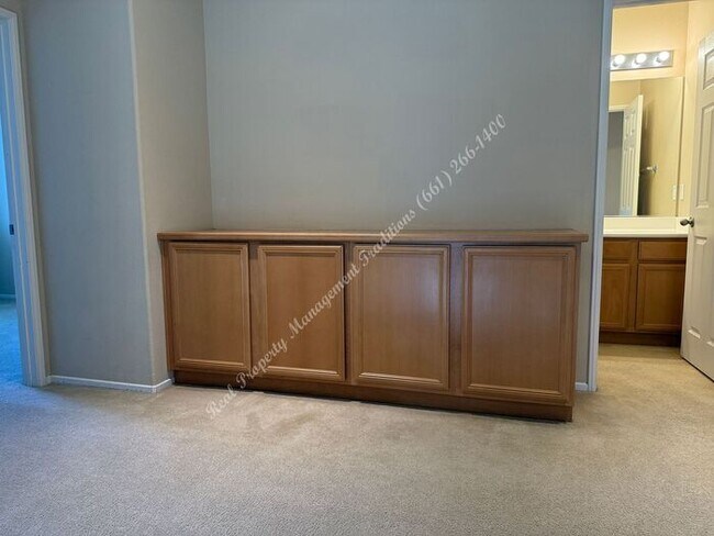 Building Photo - *** Please call us @ 661-266-1400 for information on availability, showings and applications proc...