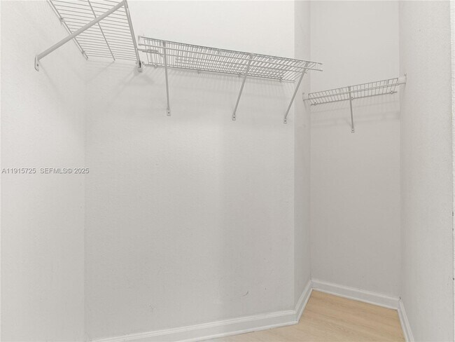 Building Photo - 8800 NW 107 Ct