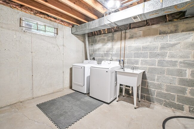 Building Photo - 231 Springfield Pike