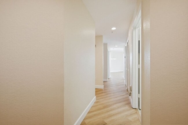 Building Photo - 700 S Harbour Island Blvd