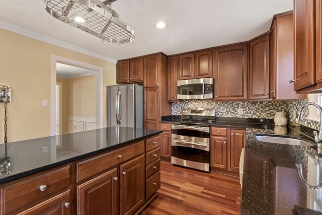 Building Photo - 8015 Merry Oaks Ln