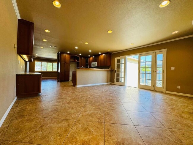 Building Photo - 227 N Aladdin Dr