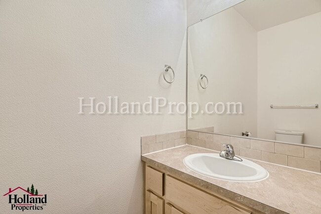 Building Photo - Beautiful Home in Prime North Plains Location – NEW PRICE at $2,795 plus Special $150 credit on y...