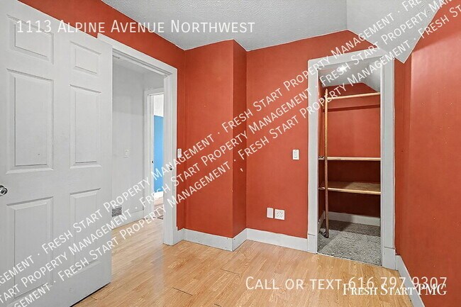 Building Photo - 1113 Alpine Ave NW