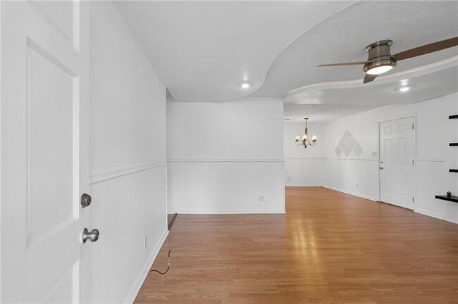 Building Photo - 472 Camden Cir