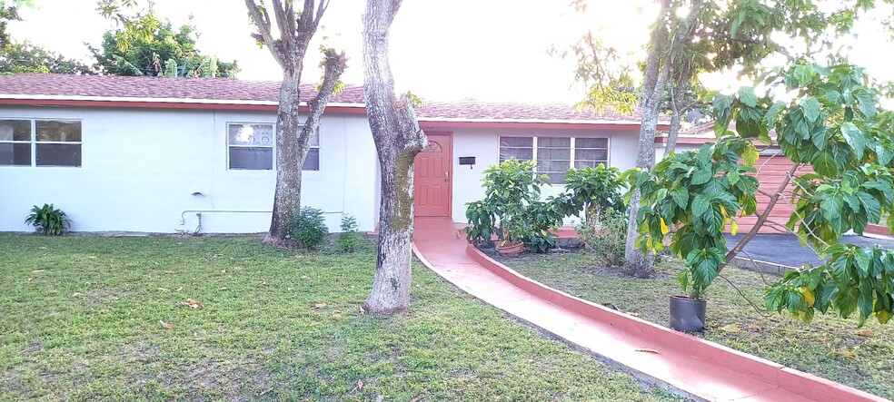 Primary Photo - 1130 NW 18th Ct