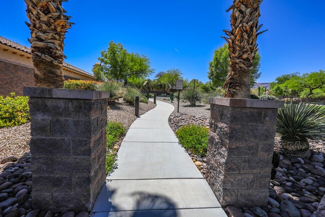 Building Photo - Beautiful Red Rock Country Club  3 Bed Sin...