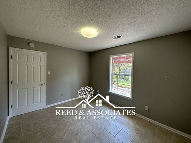 Building Photo - Nice 3 Bedroom in Collierville!