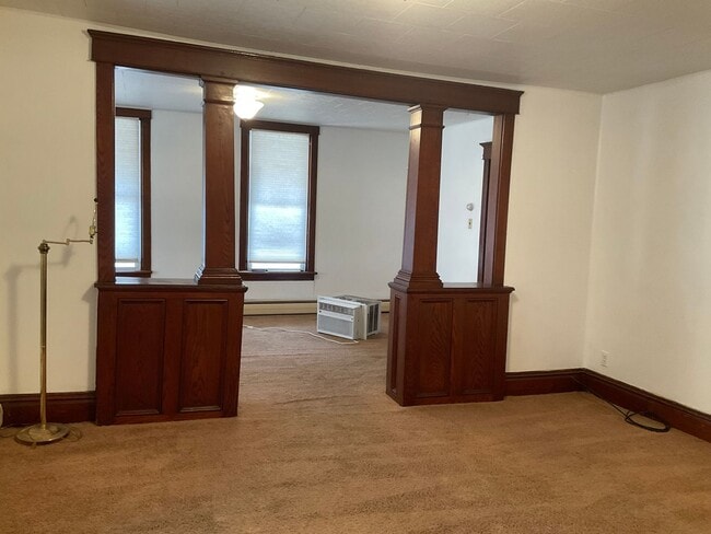 Building Photo - 112 W Main St