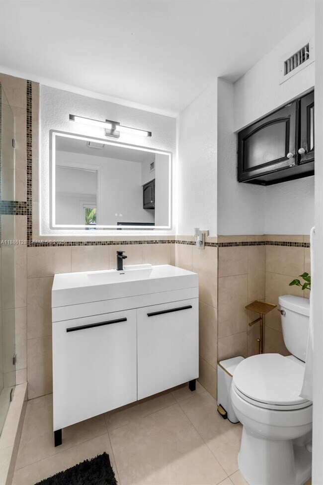 Building Photo - 4301 SW 85th Ave