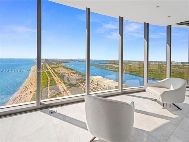 Building Photo - 15701 Collins Ave