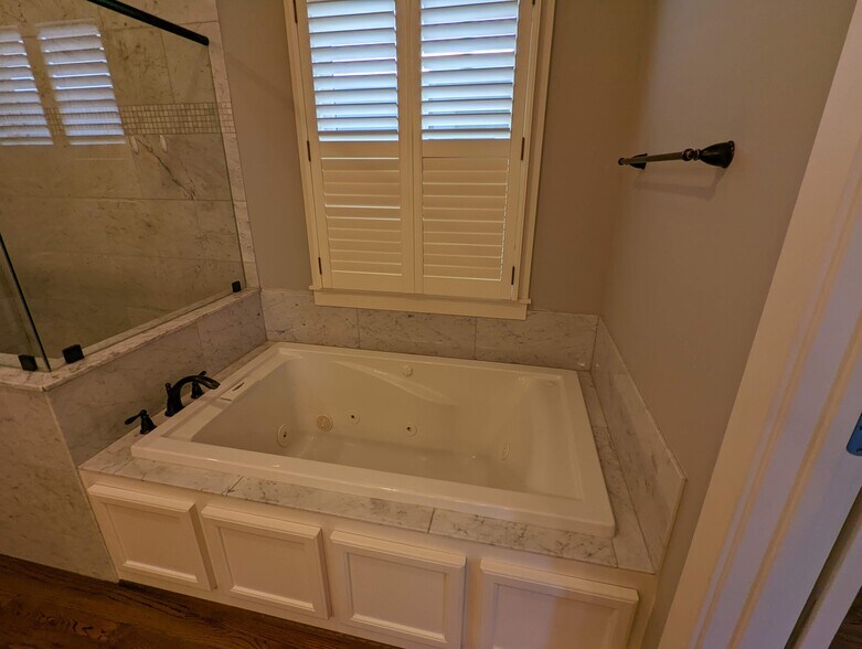 Building Photo - 722 E 29th St