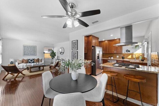 Building Photo - 8420-8424 Dallas St