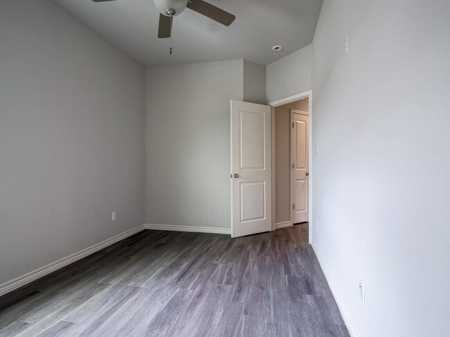 Building Photo - 213 Peruna Dr