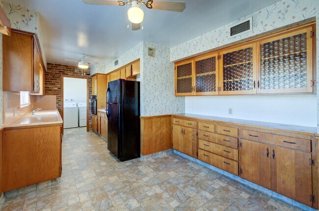 Building Photo - 123 W McKinley Ave