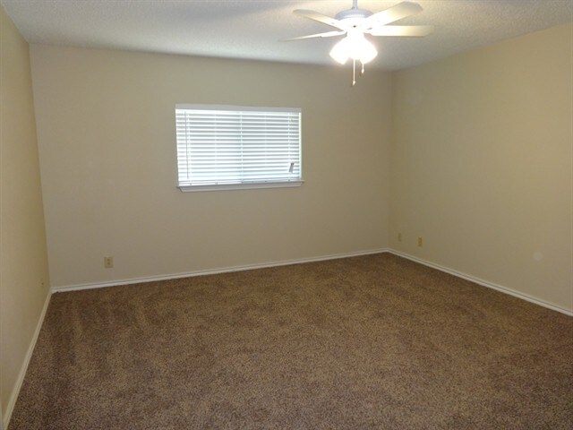 Building Photo - 9307 Sunlit Pt