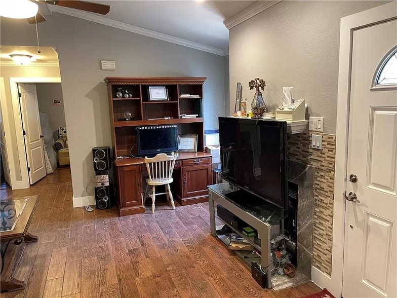 Building Photo - 605 Luther Dr