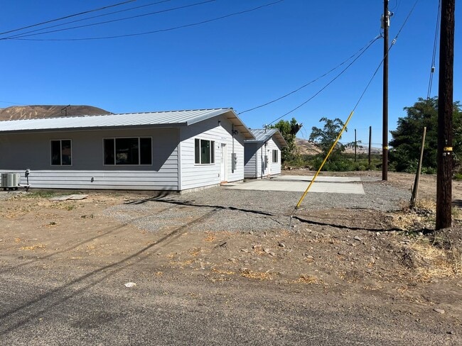 Building Photo - 304 E. "P" St