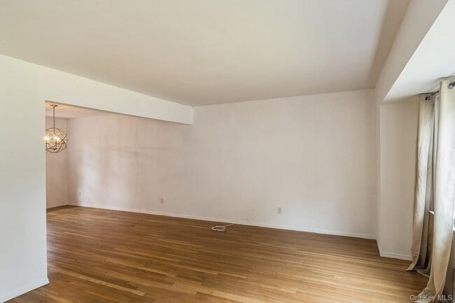 Building Photo - 22 Central St