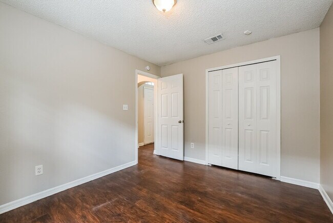 Building Photo - 948 Delfino Pl