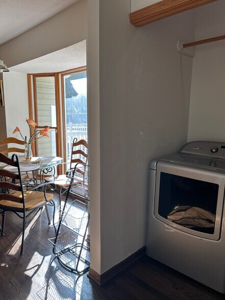 Building Photo - 1205 N Parker St