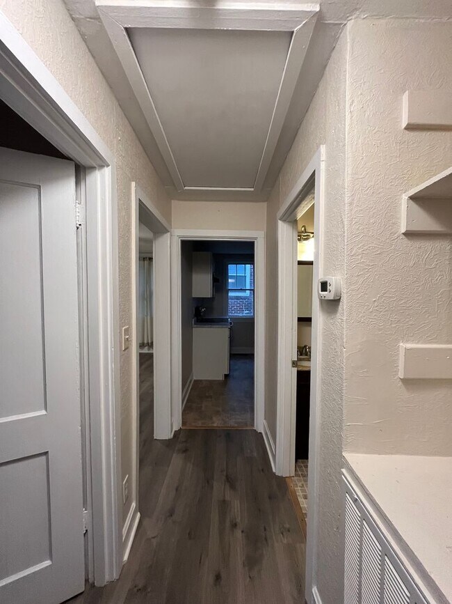 Building Photo - Cozy Cottage in West Nashville, Walk to Charlotte Park, Easy Interstate Access, Fenced Yard, Pet ...