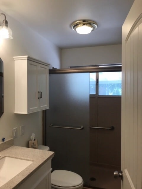 Building Photo - Newly Renovated Home! Charming Neighborhoo...