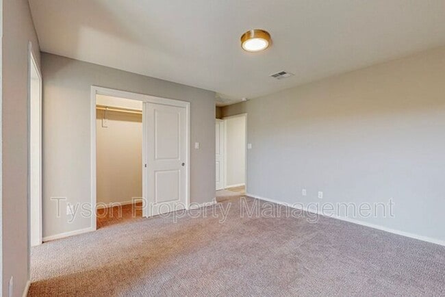 Building Photo - 4571 Villa Loma Ln NE