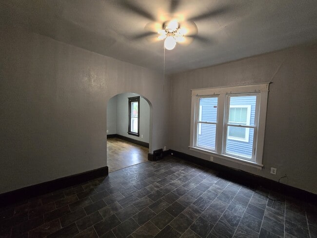 Building Photo - 208 Clay St