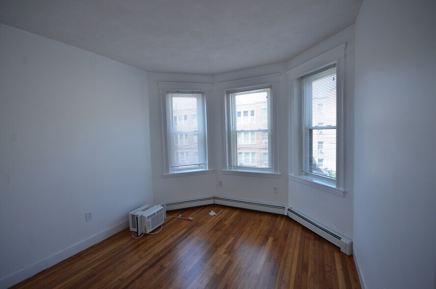 Building Photo - 1675 Commonwealth Ave