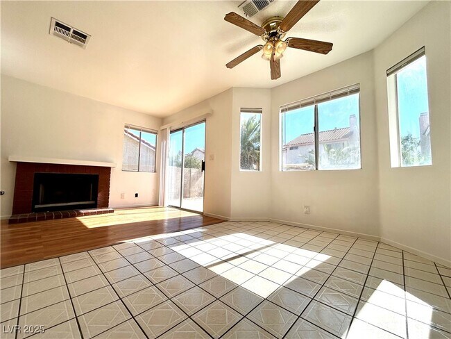 Building Photo - 425 Pemberry Cir